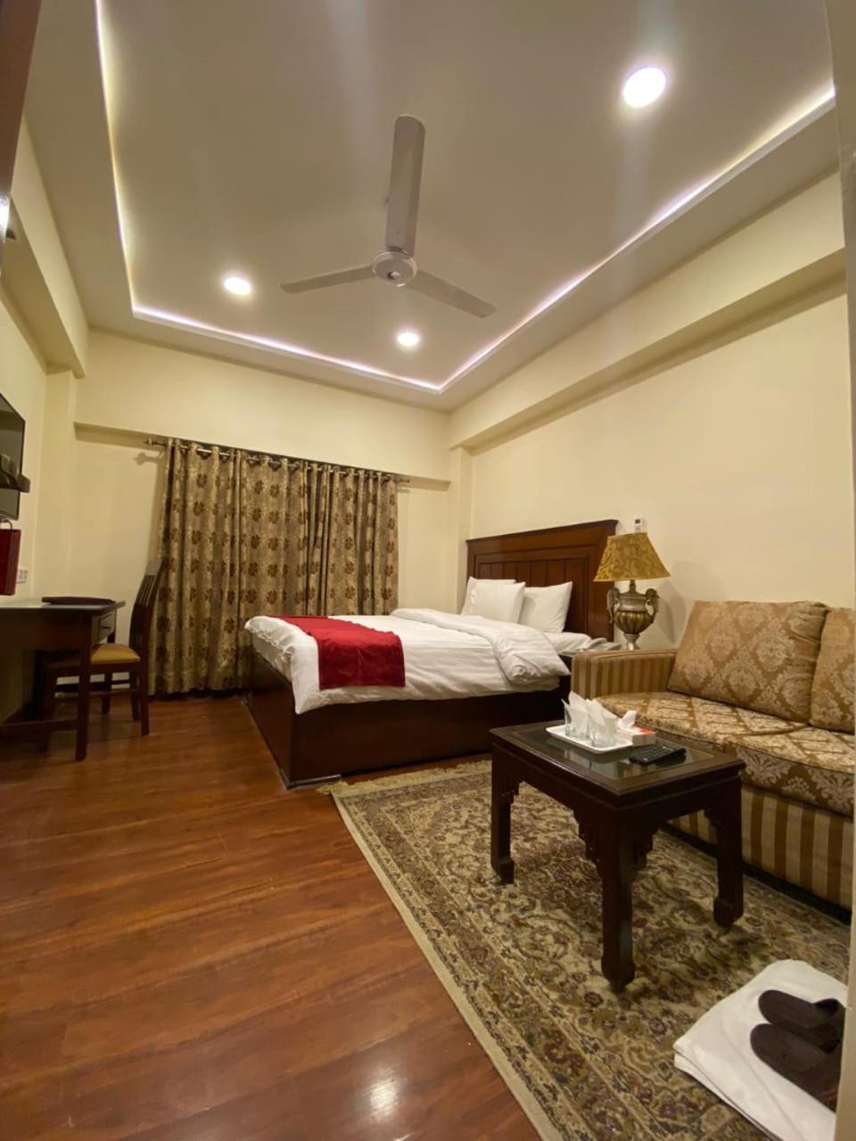 Hotel Diplomat İslamabad Dış mekan fotoğraf