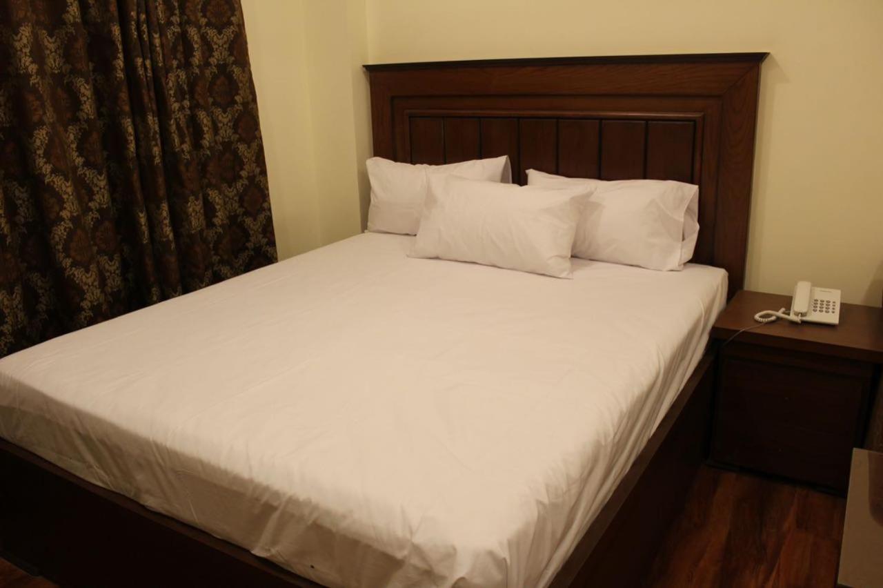 Hotel Diplomat İslamabad Dış mekan fotoğraf