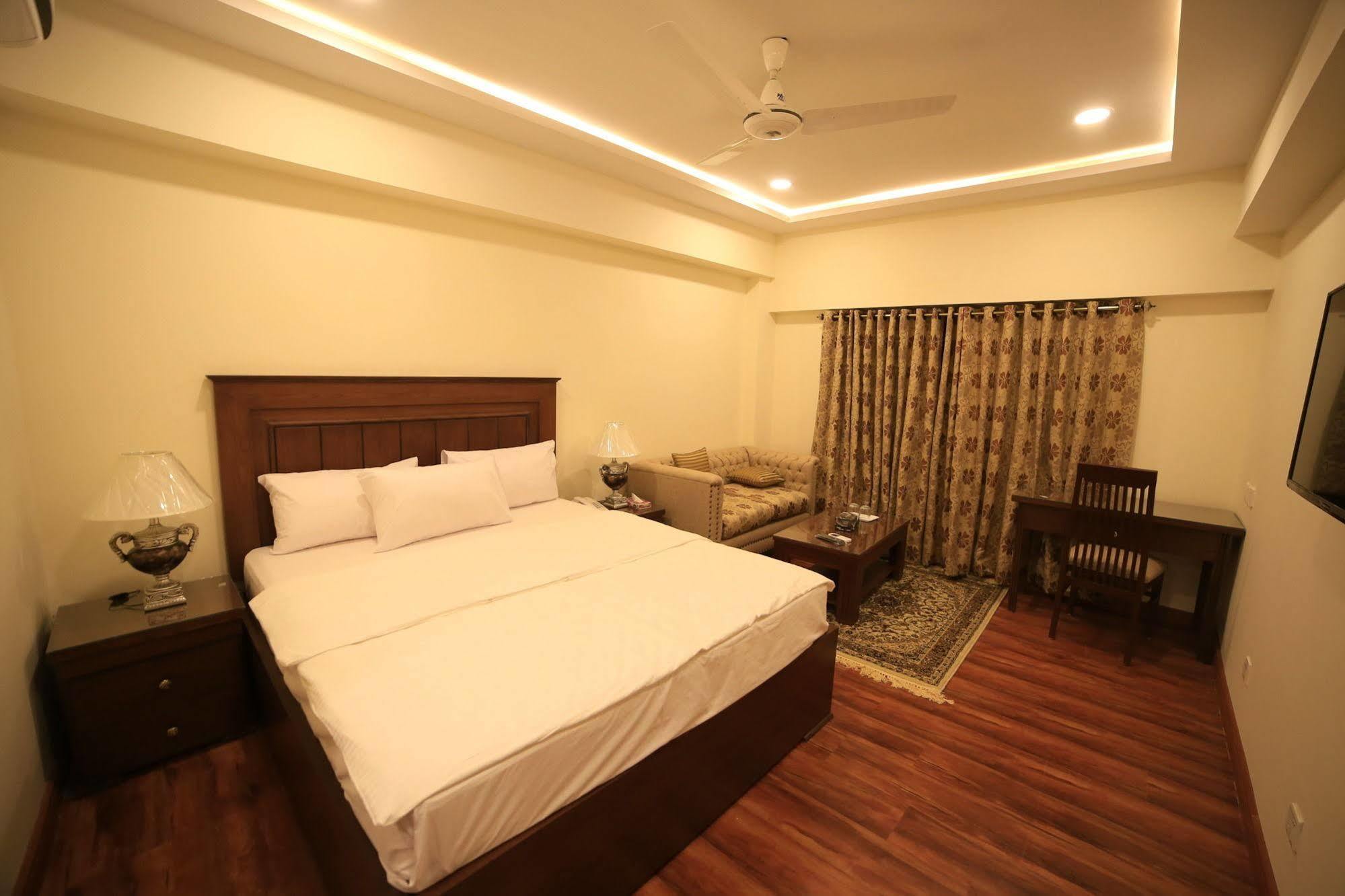 Hotel Diplomat İslamabad Dış mekan fotoğraf