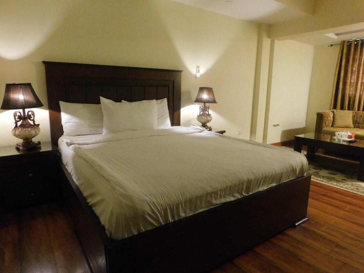 Hotel Diplomat İslamabad Dış mekan fotoğraf