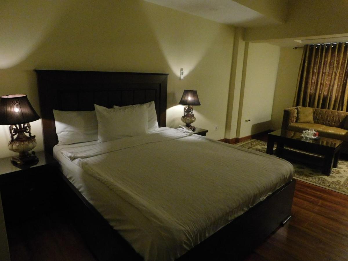 Hotel Diplomat İslamabad Dış mekan fotoğraf